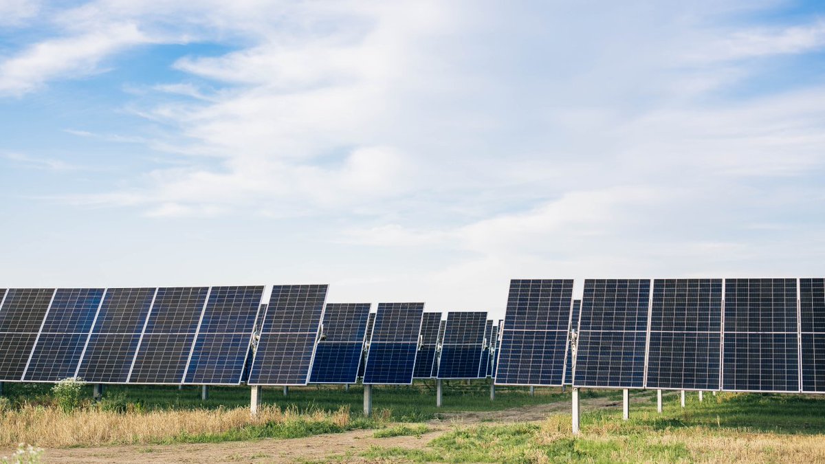 Built Robotics (@builtrobotics) on Twitter photo Solar’s rise is powering the future.
From just 1 MW in 1982 to nearing 2 TW, solar has come a long way. Once expensive & experimental, it’s now a key clean energy player. 🌎
📚 Explore solar’s history in <a href="/SEIA/">Solar and Storage Industry</a>’s article: 👉 seia.org/blog/solar-cen…
#SolarEnergy #BuiltRobotics Solar’s rise is powering the future.
From just 1 MW in 1982 to nearing 2 TW, solar has come a long way. Once expensive & experimental, it’s now a key clean energy player. 🌎
📚 Explore solar’s history in <a href="/SEIA/">Solar and Storage Industry</a>’s article: 👉 seia.org/blog/solar-cen…
#SolarEnergy #BuiltRobotics