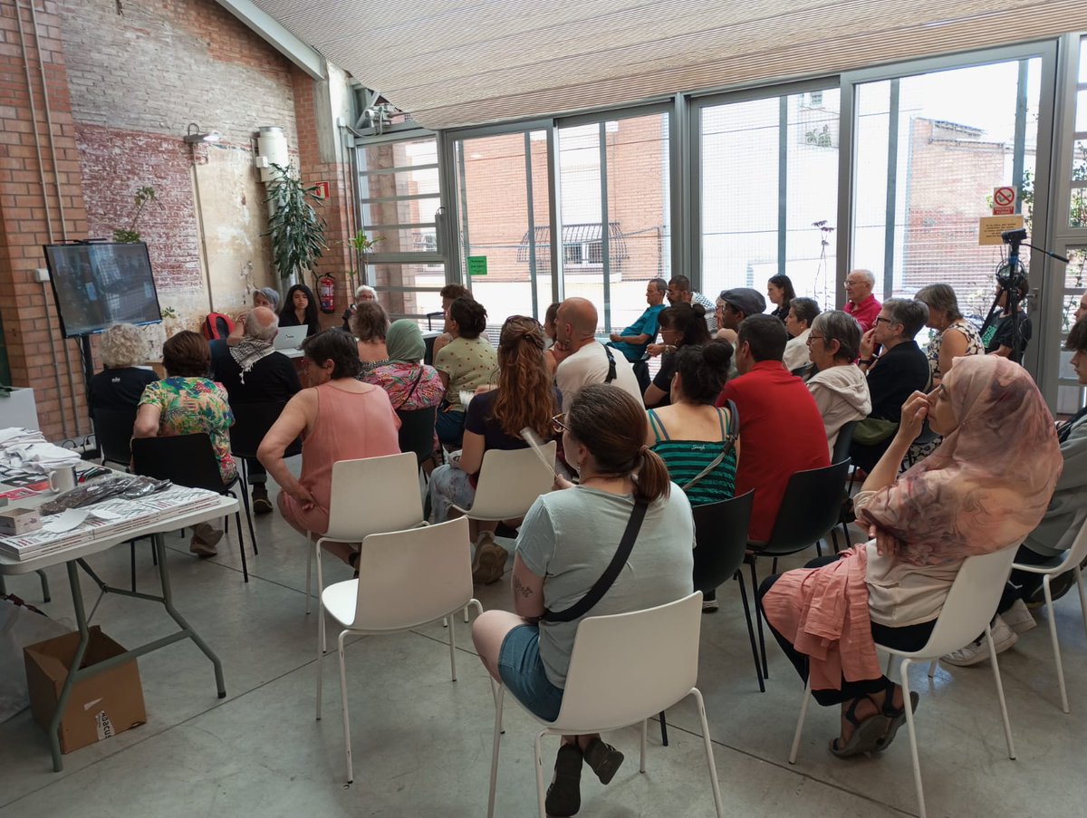 Cristina Mas (@cristinamas_) on Twitter photo Gràcies a totes les que heu vingut avui a la presentació de 'Palestina des de Dins' a la <a href="/Lleialtat/">Lleialtat Santsenca</a> i sobretot a la Mercè de <a href="/stopmaremortum/">Stop Mare Mortum</a>, la <a href="/ZainaQazzaz/">Zaina Qazzaz</a>, <a href="/palestinasants/">Comitè de Sants de Solidaritat amb Palestina</a> i <a href="/FamiliesPau/">Escola, Famílies i Pau</a>. I als nens i les nenes que heu escrit cartes per als infants de Gaza. Gràcies a totes les que heu vingut avui a la presentació de 'Palestina des de Dins' a la <a href="/Lleialtat/">Lleialtat Santsenca</a> i sobretot a la Mercè de <a href="/stopmaremortum/">Stop Mare Mortum</a>, la <a href="/ZainaQazzaz/">Zaina Qazzaz</a>, <a href="/palestinasants/">Comitè de Sants de Solidaritat amb Palestina</a> i <a href="/FamiliesPau/">Escola, Famílies i Pau</a>. I als nens i les nenes que heu escrit cartes per als infants de Gaza.