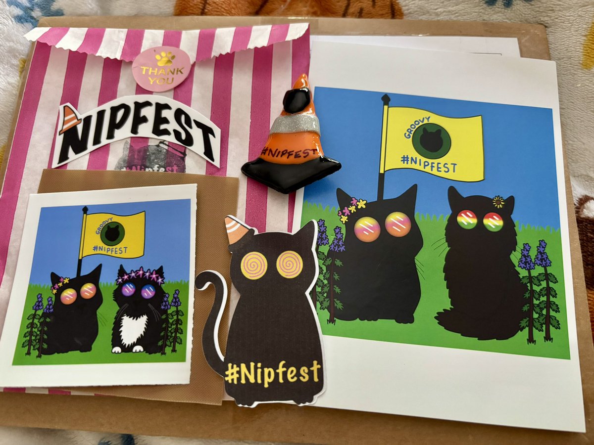 Our #Nipfest swag arrived today, all purrfect! Hehehemeow!! Fanks <a href="/BagginsSuperCat/">Baggins!</a> ! #nipfest2025 #hedgewatch #catsofx #catsoftwitter