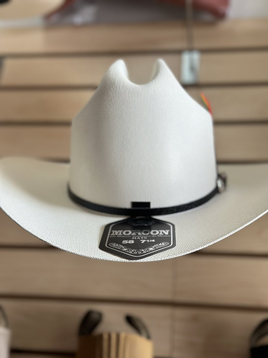 Buenos Dias! Los esperamos hoy hasta las 6PM en Paramount, CA 📍 
Shop online at rodeodurango.com #artesaniasmexicanas #rodeodurango #westernwear
#handmade