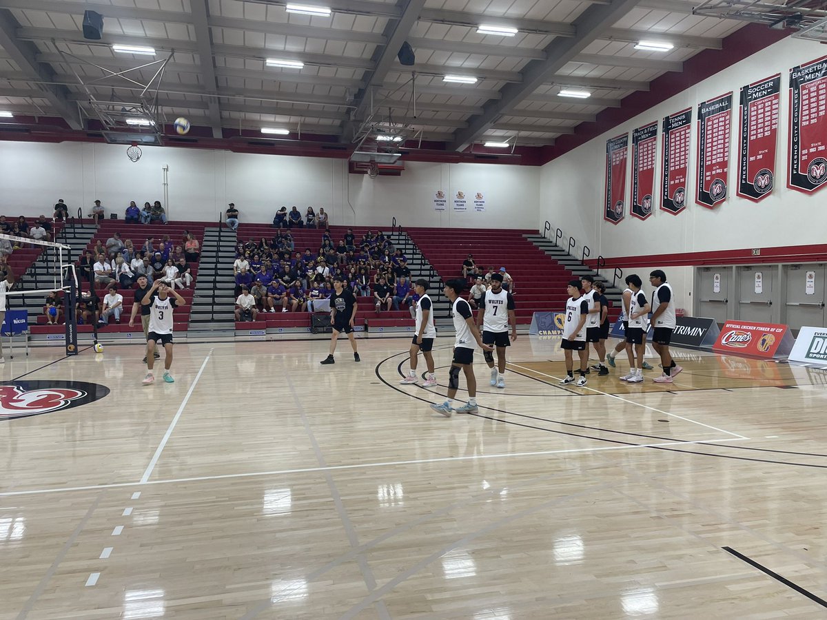 We’re about 5 minutes from the start of the state championship match. Livingston vs Mayer Dei Catholic