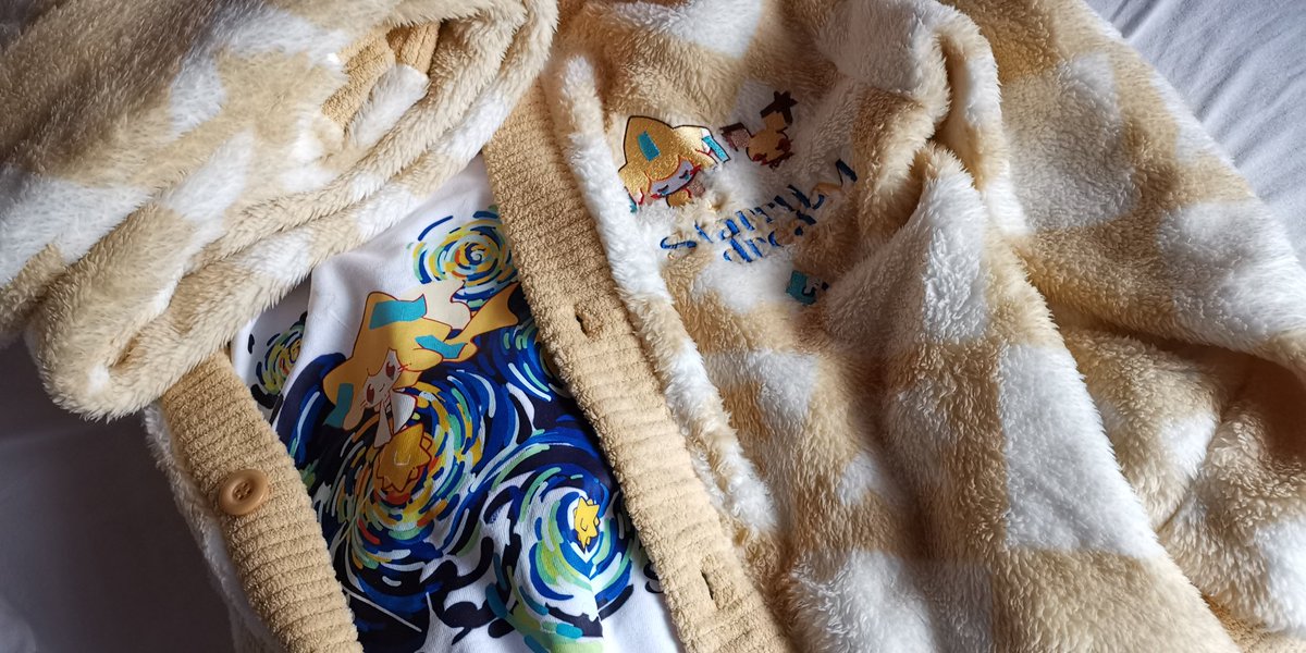 got my floofy pajamas from <a href="/Sugahri/">Sugar🍓</a> 🌌✨
thank you lots, everything is so comfy ;~;