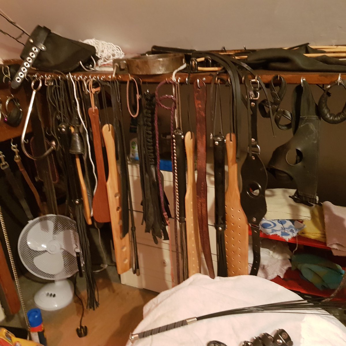 coach house  email address is   chdlincs@gmail.com
#rent #dungeon #kink #bondage