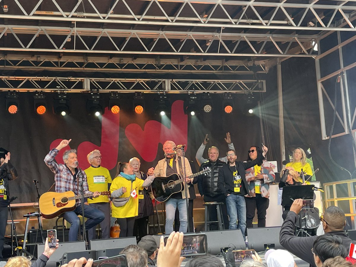 Thomas Forbes (@tl_forbes) on Twitter photo Canadian 🇨🇦 icons <a href="/rickmercer/">Rick Mercer</a> & <a href="/TomCochraneMUS/">Tom Cochrane</a> rock #wewalkuhnited <a href="/uhnfoundation/">UHN Foundation</a> <a href="/UHN/">University Health Network</a> Canadian 🇨🇦 icons <a href="/rickmercer/">Rick Mercer</a> & <a href="/TomCochraneMUS/">Tom Cochrane</a> rock #wewalkuhnited <a href="/uhnfoundation/">UHN Foundation</a> <a href="/UHN/">University Health Network</a>