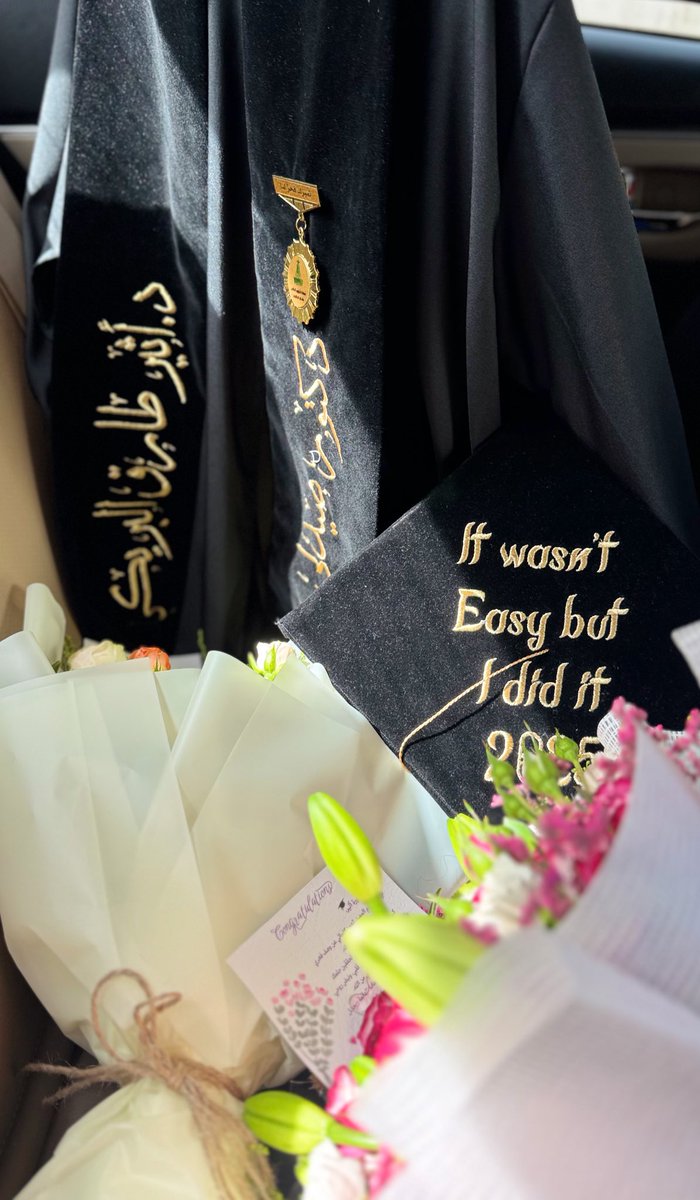Space_atheer's tweet photo. ✨28/5/2025✨

(وَآخِرُ دَعْوَاهُمْ أَنِ الْحَمْدُ للهَّ رَبِّ الْعَالَمِينَ)

الحمدلله الذي ما انتَهى دَربٌ ولا خُتِم جُهد ولا تم سَعي إلّا بفضلهِ وكَرمهِ�� فالحمدلله قَولًا وفِعلًا وشُكرًا ورِضا♥️

تم بحمد الله تخرجي من جامعة الملك عبدالعزيز - كلية الصيدلة - بدرجة دكتور صيدلي👩🏻‍🎓 https://t.co/bjfNC2m5WJ