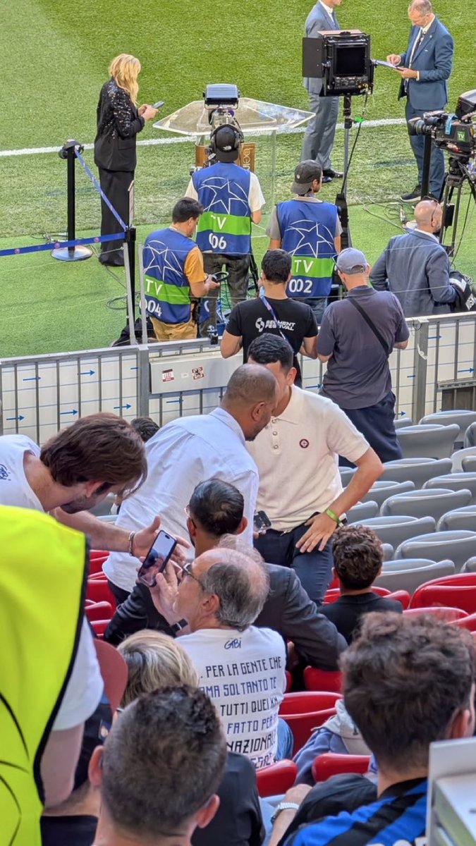 Medhi Benatia est egalement présent à Munich pour la finale #PsgInter 

📸 (<a href="/JulienFroment/">Julien Froment</a>)