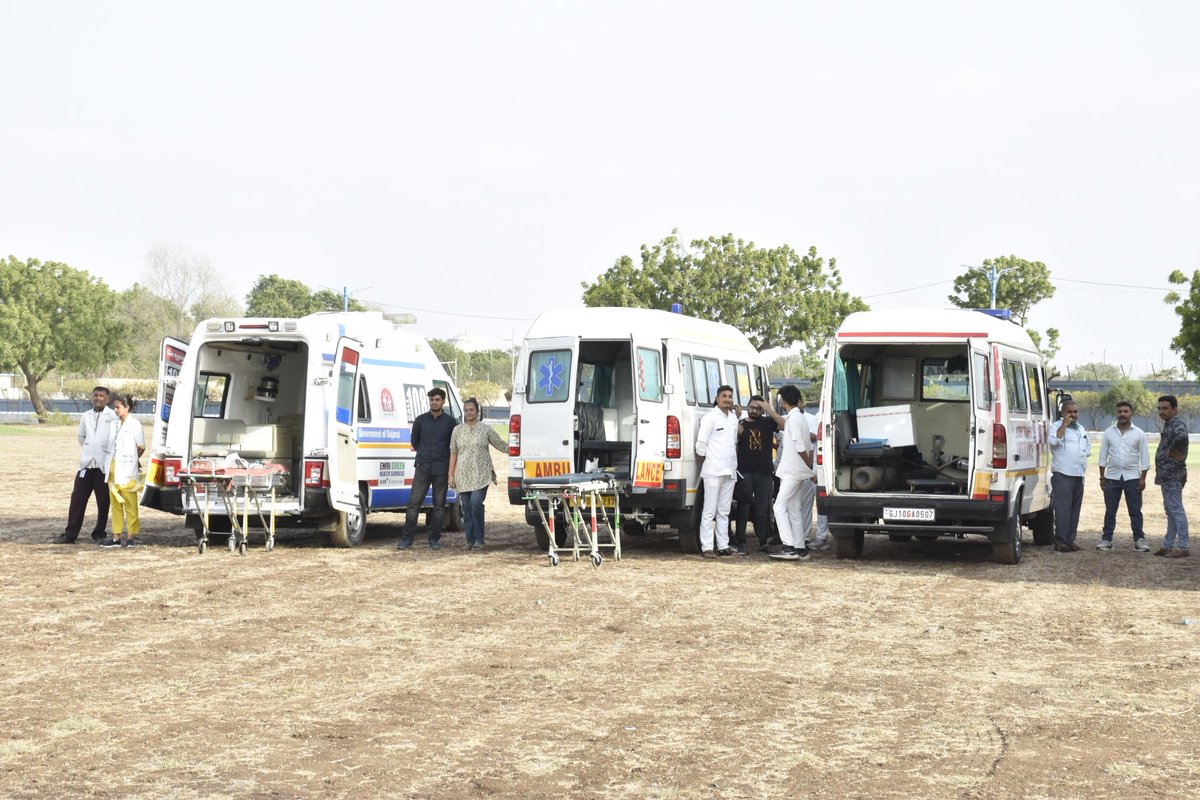 infojamnagargog's tweet image. જામનગર એરફોર્સ સ્ટેશન ખાતે ઓપરેશન શિલ્ડ હેઠળ મોકડ્રિલનું આયોજન કરવામાં આવ્યું હતું. આ મોકડ્રિલનો મુખ્ય ઉદ્દેશ્ય કોઈપણ અણધારી પરિસ્થિતિ, ખાસ કરીને સુરક્ષા સંબંધિત પડકારોનો સામનો કરવા માટેની સજ્જતા અને તાલમેલ ચકાસવાનો હતો.
#mokdrill