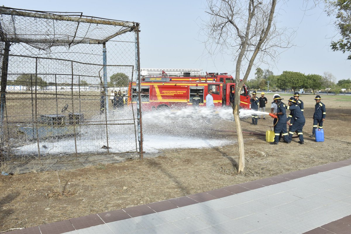 infojamnagargog's tweet image. જામનગર એરફોર્સ સ્ટેશન ખાતે ઓપરેશન શિલ્ડ હેઠળ મોકડ્રિલનું આયોજન કરવામાં આવ્યું હતું. આ મોકડ્રિલનો મુખ્ય ઉદ્દેશ્ય કોઈપણ અણધારી પરિસ્થિતિ, ખાસ કરીને સુરક્ષા સંબંધિત પડકારોનો સામનો કરવા માટેની સજ્જતા અને તાલમેલ ચકાસવાનો હતો.
#mokdrill