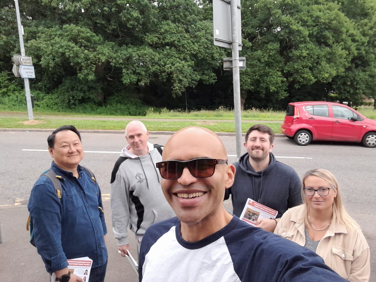 🚪 Out on the #LabourDoorstep in #Pentwyn today with a brilliant #CardiffEast Labour team, speaking to residents about the change our two Labour Governments are delivering.