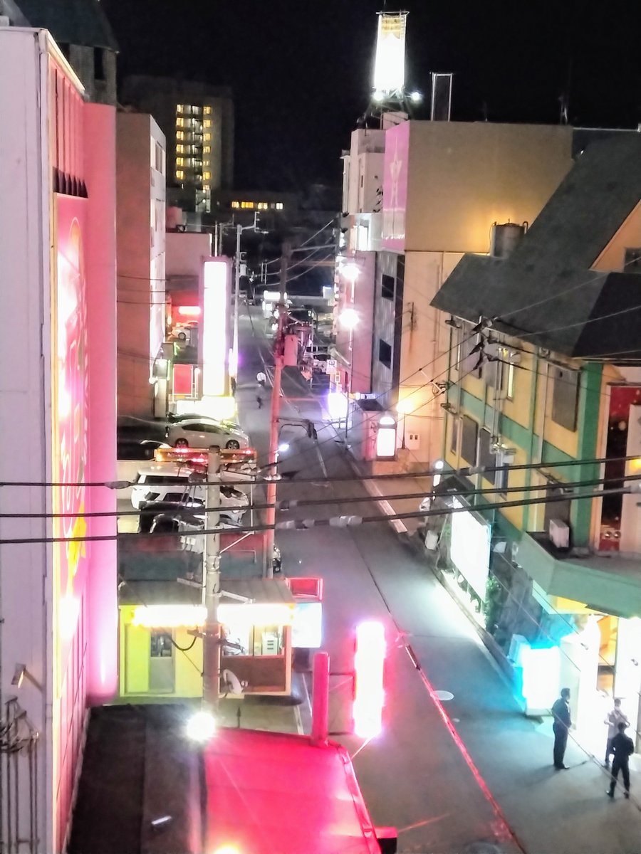 ビルの屋上より
土曜の夜の城東町です😊
素晴らしいお店さんが沢山あって賑わってます😊