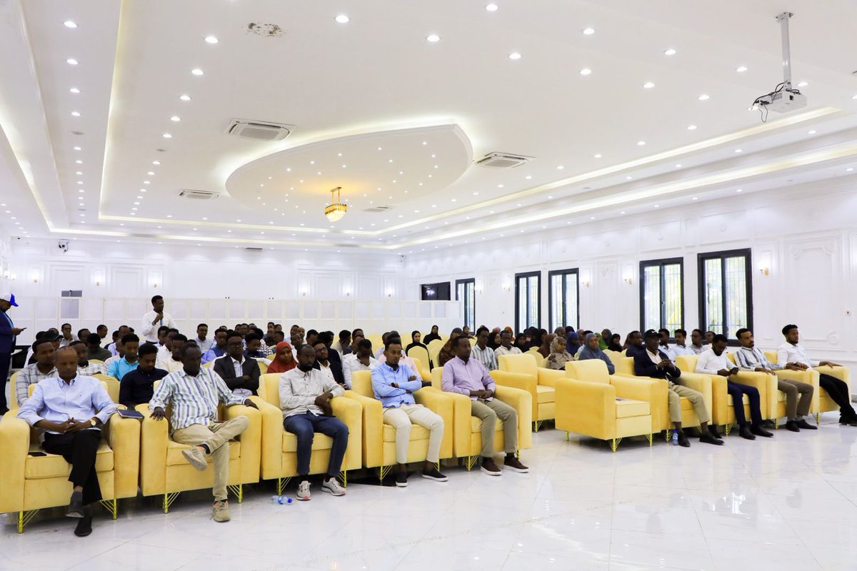 NBS_Somalia's tweet photo. The leadership of Somalia National Bureau of Statistics, led by Director General Dr. Abdisalam Mohamed & Deputy DG Abdirahman Omar Dahir, convened a general staff meeting today at SNBS Headquarters in Mogadishu. The DG outlined key institutional achievements & presented upcoming priorities for the Bureau.

The meeting featured an open Q\&A session, where staff engaged directly with leadership—raising questions, sharing valuable views to enhance performance. Dr. Abdisalam commended the dedication, professionalism & teamwork demonstrated among departments, calling the staff the engine behind SNBS's progress.

The leadership welcomed the constructive contributions from staff & affirmed their commitment to incorporating feedback into institutional reforms. As Somalia advances its public sector transformation agenda, SNBS continues to align & deliver high-quality and timely data that informs policy, drives development and empowers citizens. @AbdisalamHumbul @abdirahm_omar