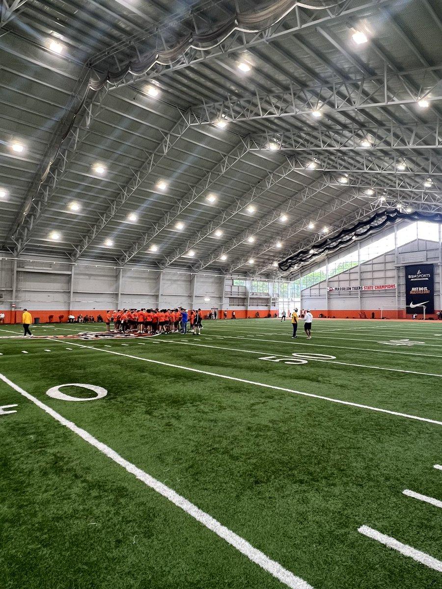 Kadeqb9's tweet image. 1st day @Elite11 Academy was Great! Ready to work these next two days 📈 @QBHitList @PrepRedzoneKY @PrepRedzoneNext @KYFUTURESTARS @AlPopsFootball @PlayBookAthlete @top_qb @PlayBookAthlete @SportPrepX @DirectRecruits