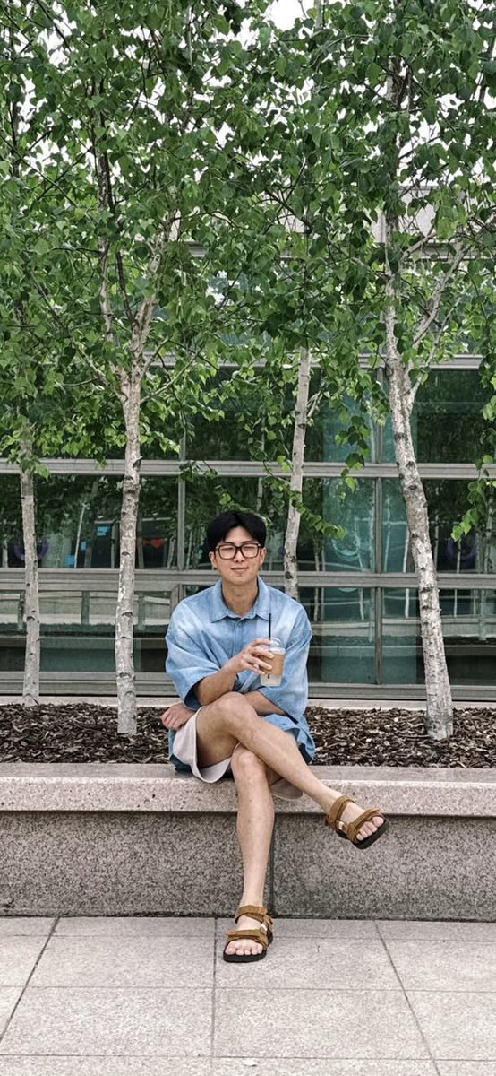 THAT SHIRT IS SO PRETTYYY