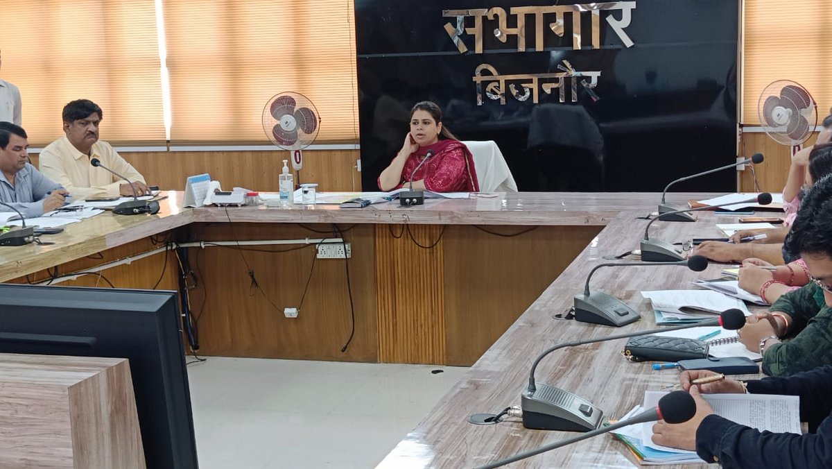 dmbijnor's tweet photo. आज 31 मई, 2025 को बाढ़ आपदा से सम्बन्धित बैठक के दौरान जनपद में ऐसे स्थान जो बाढ़ की दृष्टि से संवेदनशील हैं उन्हें चिन्हित कर तत्काल कार्यवाही हेतु सम्बन्धितों को आवश्यक दिशा-निर्देश दिये गये। https://t.co/FMKAUbM5Qv