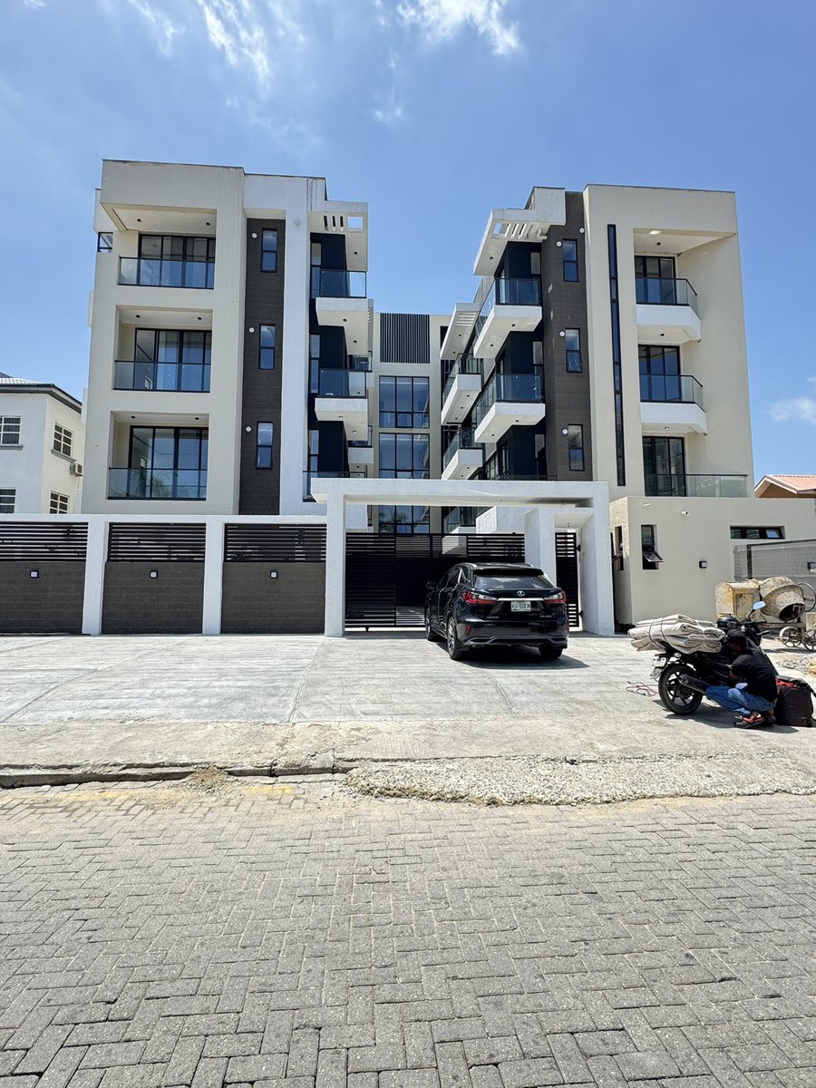 RealtorComfort's tweet photo. The Perfect Investment Property 🏠 

3 Bed | 395,000,000 | Bq | 📍Lekki Phase 1 

Nb: just 3 units left ☎️ Ngozi 08134576515 #davido https://t.co/uczqkeadB0