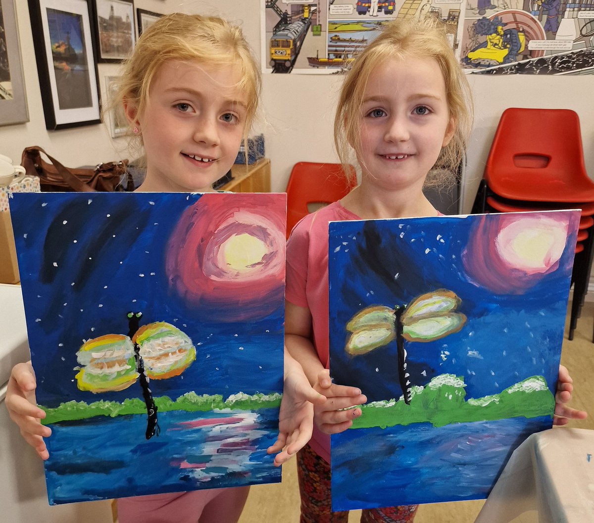 Cookie 'n' Canvas workshop this morning with adults and children, at Teversal Visitors Centre and Cafe painting beautiful dragonflies 🖌🎨