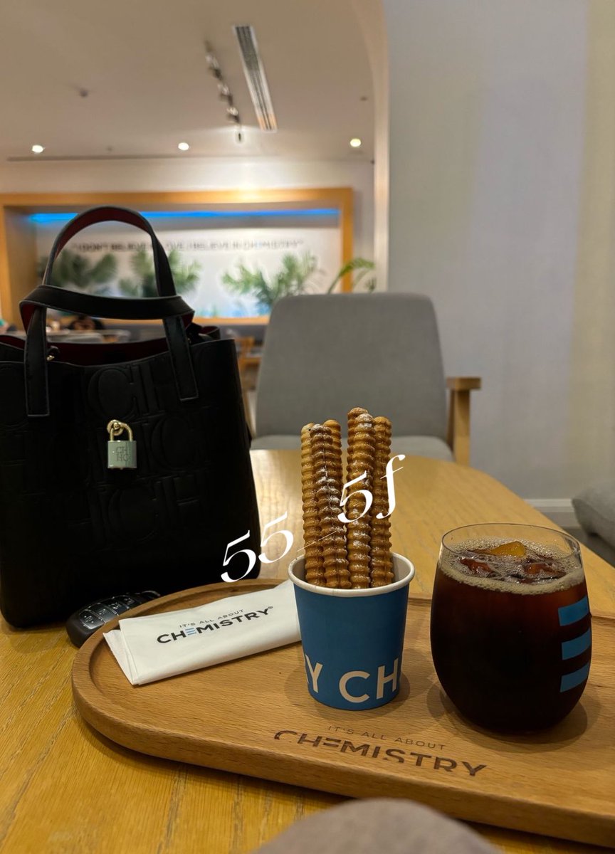 55__5f's tweet photo. بعض التلميحات أُكسجين 
تخترق الصمت، وتجعلك تبتسم بخجل♥️☕️

#فضفضة_مشاعر https://t.co/g5727JJRJt