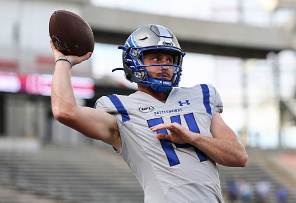 BHawksClassic's tweet photo. Max Duggan took over as the starting QB in week 5 &amp; the team never looked back.

• 63/110 (57.3%), 696 Yds, 4 TD, 4 INT
• 299 Yds &amp; 5 TD on 59 Carries (5.1 YPC)

He opened up the passing game &amp; took care of the ball much better than his predecessor. https://t.co/YIiXGn2kvw