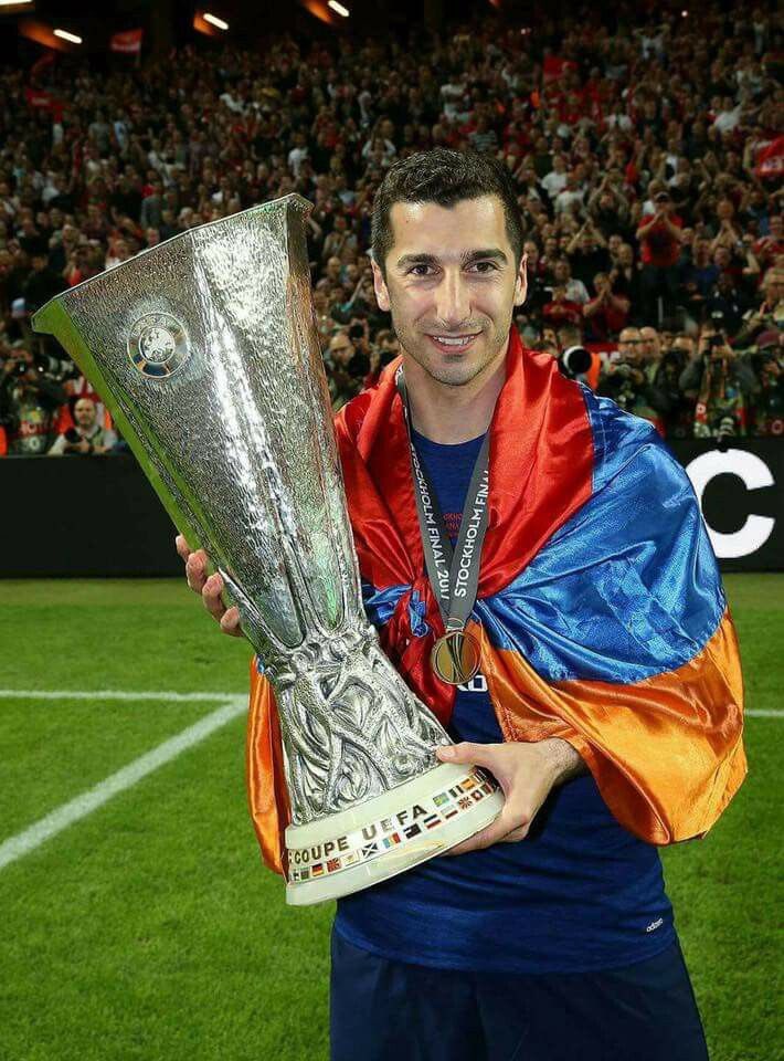 lio___m's tweet photo. Henrikh Mkhitaryan (@HenrikhMkh)  represents more than a club.
He’s a symbol of Armenian excellence in world football.
Tonight, we stand with him. 🇦🇲⚽
#Mkhitaryan #UCLfinal #Inter #Armenia https://t.co/Afm2Z5Bwlu