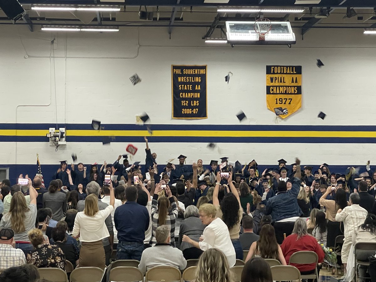 Congratulations to the SA Class of 2025. What a wonderful ceremony! Wishing you all the best in your futures - you are all South Allegheny! Enjoy some pictures from all of the night's festivities.
photos.app.goo.gl/edWaZvS4e3PmXQ…