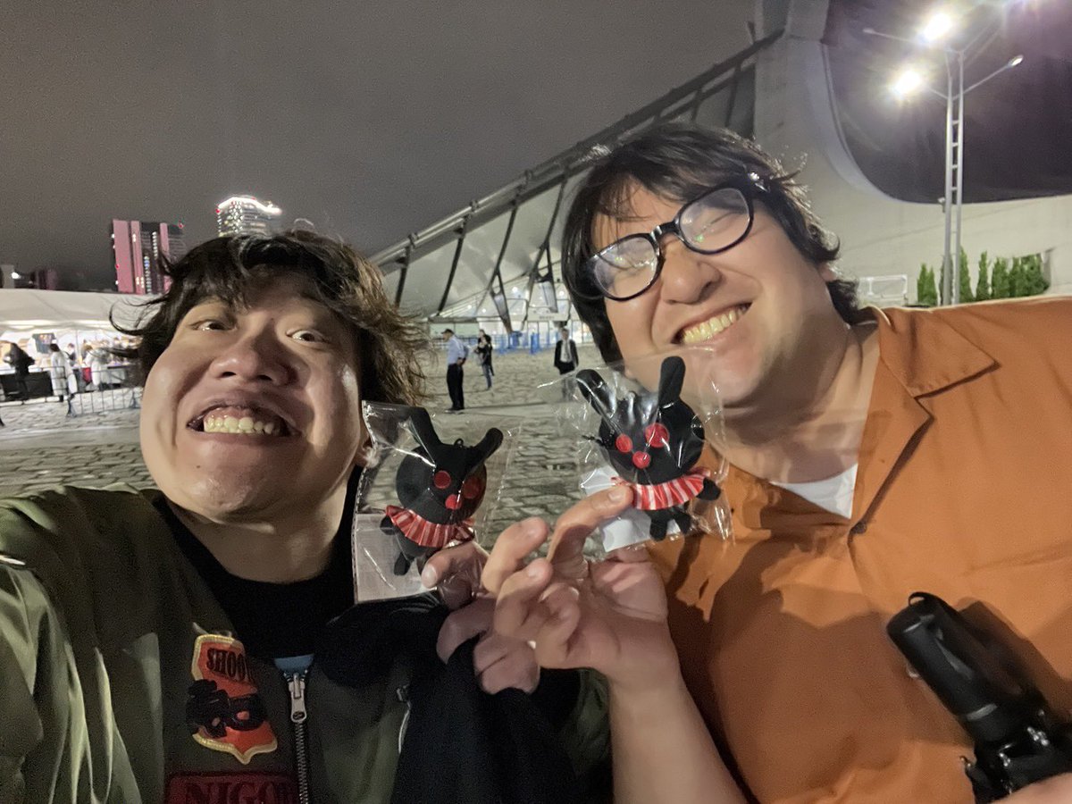 KAZIKITabi's tweet photo. 今日TwoTのツバサカさんと初めての香取慎吾のライブ『SHINGO KATORI 1st LIVE TOUR Circus Funk 2025』に行きました！雨、風、寒さに耐えながらグッズGETS！昔よくにいろんなバラエティーで見てきた慎吾さんめちゃかっこよかった！くろうさぎかわいいw
#CircusFunk2025 
#香取慎吾 
#くろうさぎ https://t.co/0uO8gNH0jO