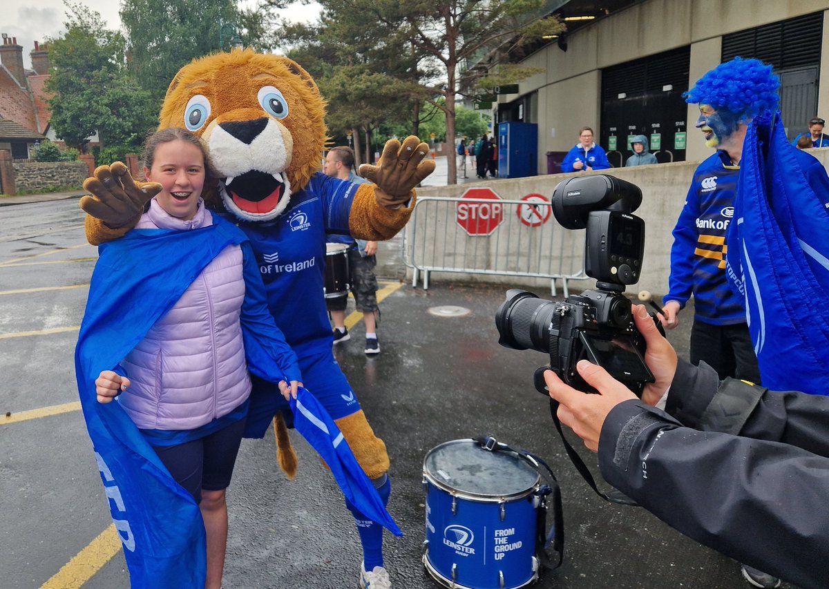 Chris Steele (@chrissteele01) on Twitter photo Saturday afternoon #leinstervscarlets <a href="/AVIVAStadium/">AVIVA Stadium</a> <a href="/leinsterrugby/">Leinster Rugby</a> <a href="/LeinsterLeo/">Leo the Lion</a> cmon on Boys in blue!!! Saturday afternoon #leinstervscarlets <a href="/AVIVAStadium/">AVIVA Stadium</a> <a href="/leinsterrugby/">Leinster Rugby</a> <a href="/LeinsterLeo/">Leo the Lion</a> cmon on Boys in blue!!!