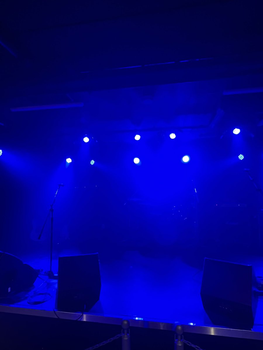 NorthEskywalker's tweet image. 下北沢のシェルターからツアー始まって西永福JAMまで全国8ヶ所お疲れさまでした
最初と最後に参加できて嬉しかった
ツアーファイナル聴く「歯車の中」
ぐっときた、ほんと
ふたりの温かい雰囲気にいつも癒されて帰路に着くのがとても好き
またね✋
#pullovers
#ツアー完走おめでとう