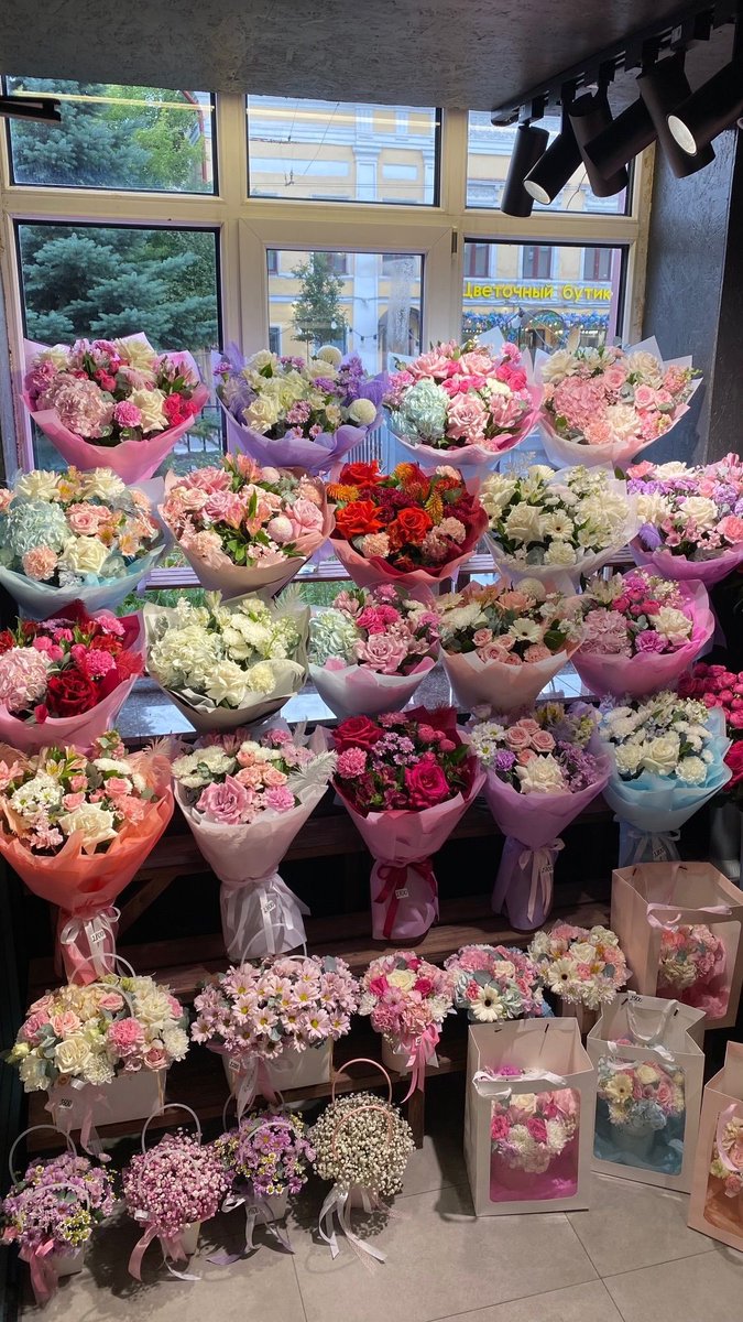 i3Moment's tweet photo. Flower bouquets https://t.co/ZPrIfTpUpN