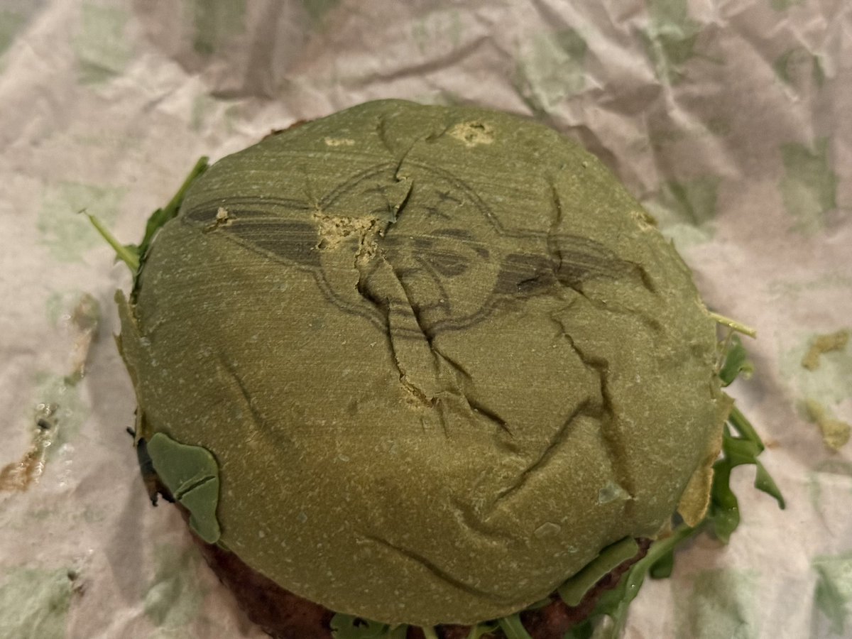 NEW: The end of month TPEI is back with a look at all the important Disney and Universal news.

Including: The opening of Epic Universe, USH Fan Fest Nights, two new shows at DHS, AI slop merch, Amazing human artwork, a return to the OUTLETS &amp; more!

LINK: touringplans.com/blog/theme-par…