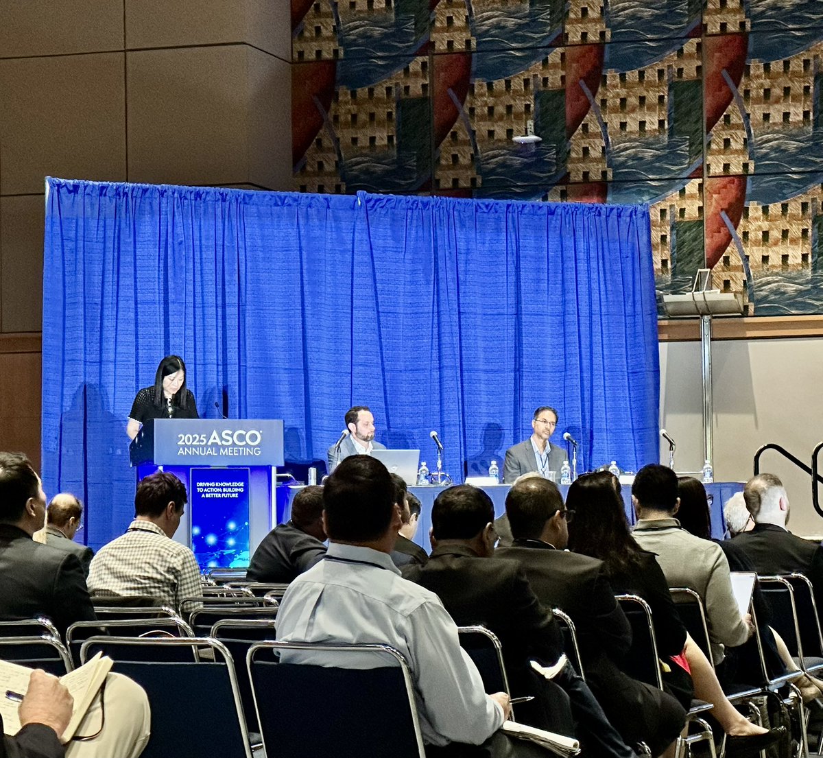 DrMLChua's tweet photo. Kicking off #ASCO2025 strong! 

#HeadNeckCancer session chaired by @CJTsaiMDPhD 💪🏻💪🏻💪🏻
#Radiomics #Pathomics #NovelTreatment 

Great talks by @anantm https://t.co/MkLf1Ue0qX