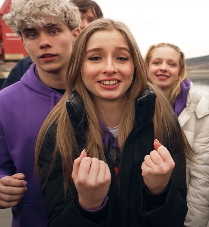 ania_whatever's tweet photo. Czy ona mogłaby choć raz dać dojść do słowa komuś innemu a nie cały czas się ludziom wpierdala i przerywa im #t5m3 https://t.co/AEs4Ht1kRK