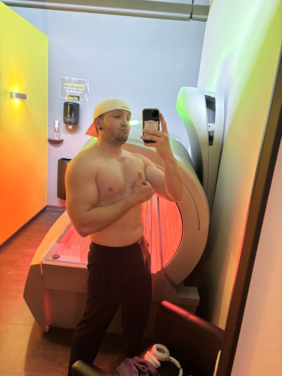 Matthew90_1's tweet photo. https://t.co/vHqyirtDvn
Hello guys, I'm new here, accompany me through my everyday life and have fun 😈 #GymLife 
#FitMen 
#GymMotivation 
#FitnessModel 
#MuscleGoals 
#NaturalBodybuilding 
#Shredded 
#BodyAesthetics 
#AbsCheck 
#LeanPhysique 
#TrainHard https://t.co/QGCk44wxbF