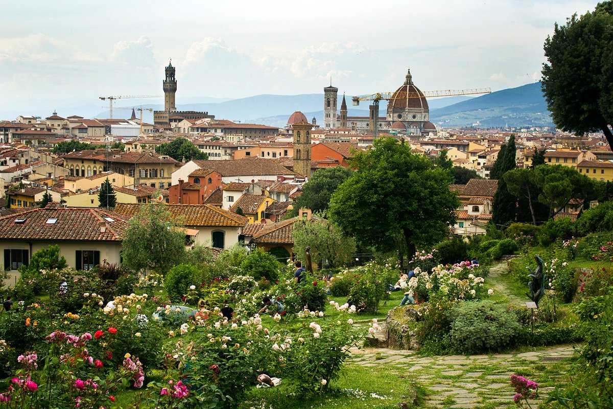 Giardino delle rose
Firenze, Toscana, Italia

Der Rosengarten in Florenz bietet einen schönen Blick auf die Stadt und die umliegenden Hügeln.