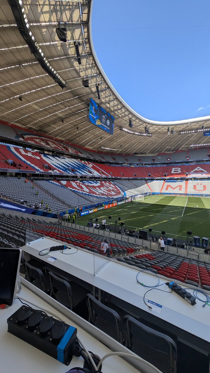 Julien Froment (@julienfroment) on Twitter photo 📍 Fußball Arena.
🔴🔵 Théâtre du rêve Parisien ? Soirée spéciale sur <a href="/franceinfo/">franceinfo</a> 18h30-00h30 avec <a href="/xaviermonferran/">Хаvier Monferran ⚽️🏀⚾️🏟🧳🚄✈️🎤</a> <a href="/N_Peronnet/">Nicolas Peronnet</a>// <a href="/nathiannetta/">Nathalie Iannetta</a> <a href="/julien_langlet/">Langlet Julien</a> depuis le Parc des Princes et tous les envoyés spéciaux !
📻 <a href="/radiofrance/">Radio France</a> 📍 Fußball Arena.
🔴🔵 Théâtre du rêve Parisien ? Soirée spéciale sur <a href="/franceinfo/">franceinfo</a> 18h30-00h30 avec <a href="/xaviermonferran/">Хаvier Monferran ⚽️🏀⚾️🏟🧳🚄✈️🎤</a> <a href="/N_Peronnet/">Nicolas Peronnet</a>// <a href="/nathiannetta/">Nathalie Iannetta</a> <a href="/julien_langlet/">Langlet Julien</a> depuis le Parc des Princes et tous les envoyés spéciaux !
📻 <a href="/radiofrance/">Radio France</a>