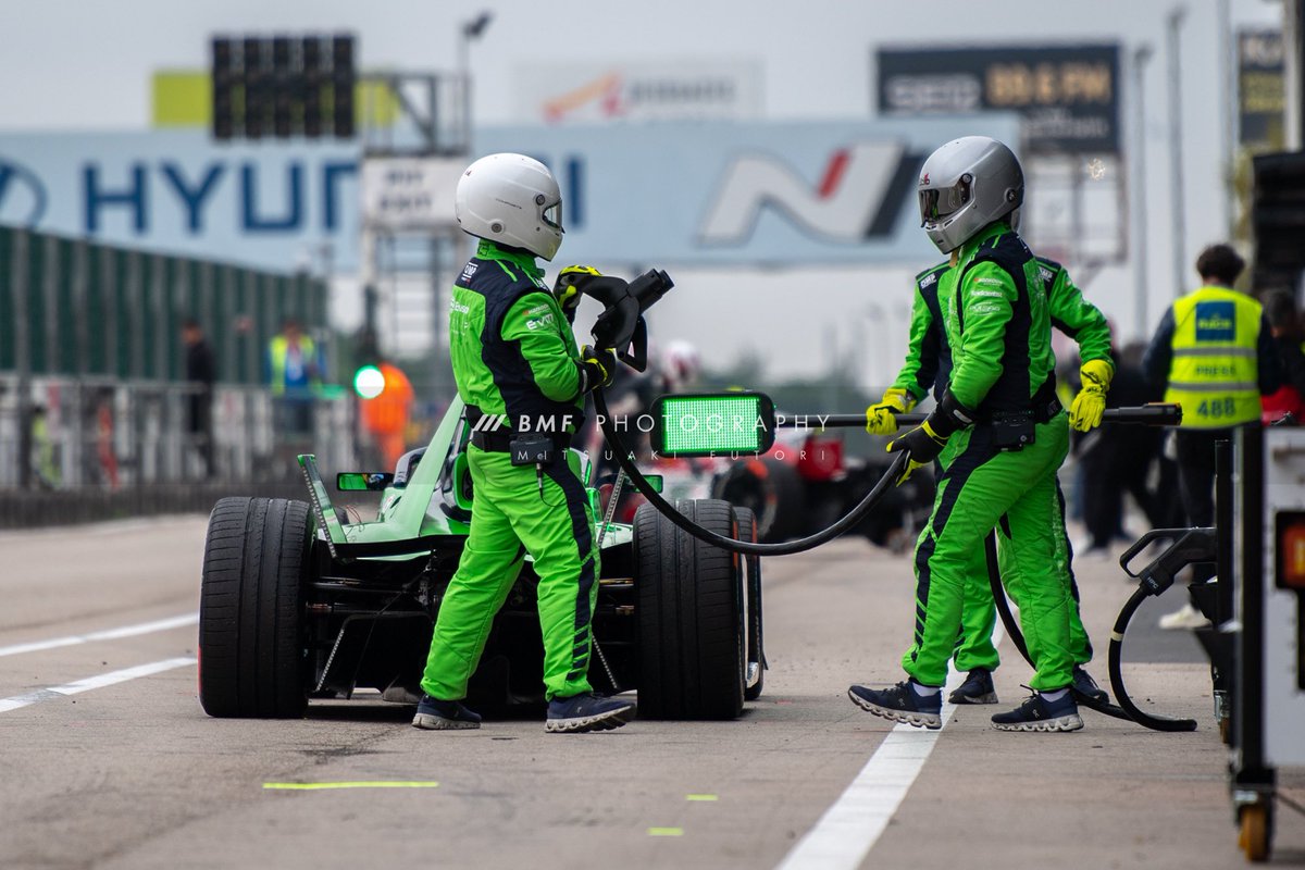 I'd like to get your attention. Being a car racing lover, thanks to <a href="/E_Motor_News/">Electric Motor News</a> , I found the photos taken by a <a href="/mitz_futori/">MITSUAKI FUTORI</a> , a really very talented Japanese photographer. A piece of advice, follow him to get great shots from races, specially <a href="/FIAFormulaE/">Formula E</a> .
Here two examples: