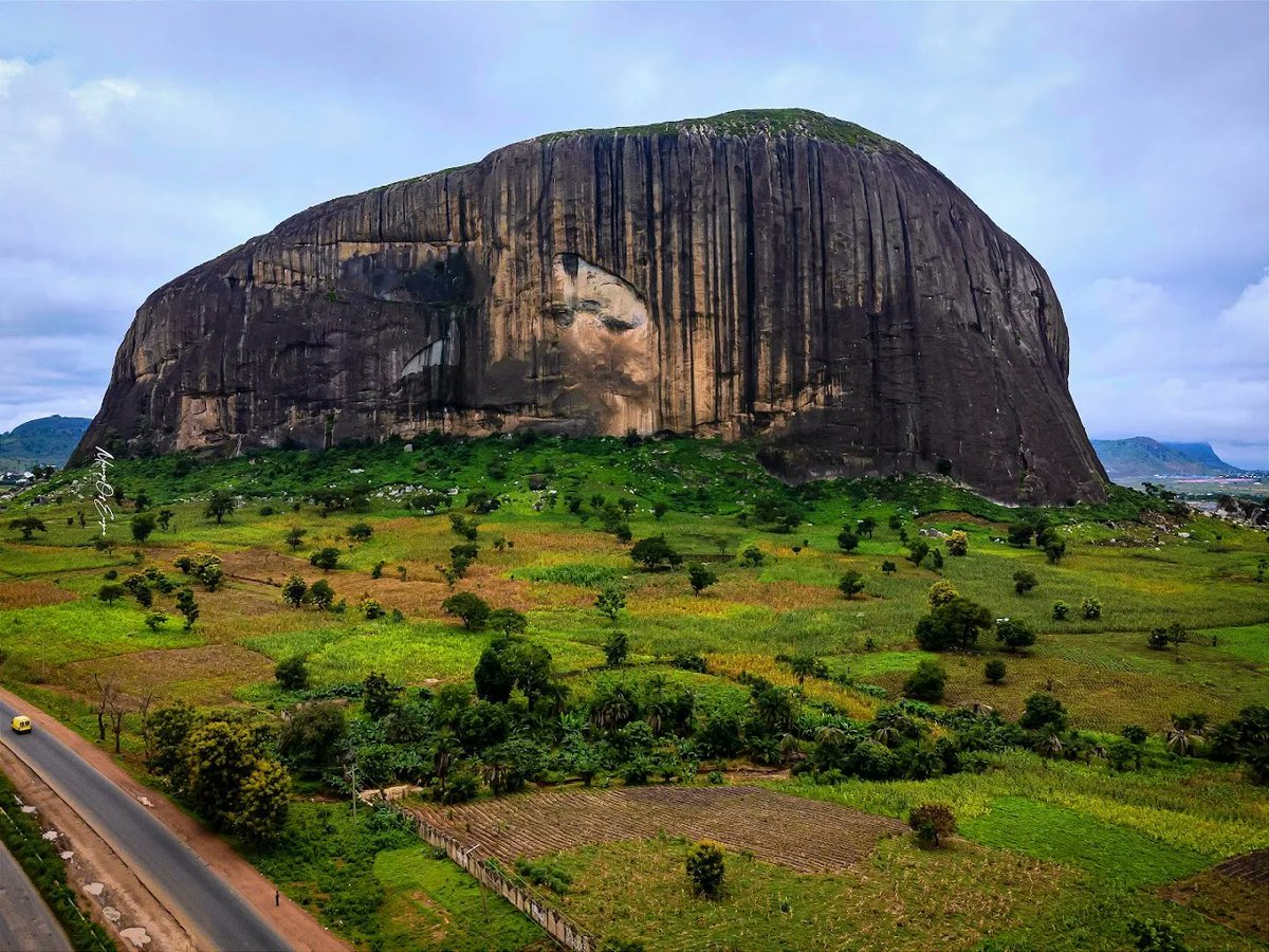 Chidalusabastin's tweet photo. Zuma Rock rises approximately 725 metres (2,379 ft) above its surrounding
Zuma rock is known to possess the face of a human(eyes, nose, and mouth) when viewed from an angle far away and it was used for a defensive retreat by the Gbayi people ..
#insight #Inspiration https://t.co/GhDrkWG5T9