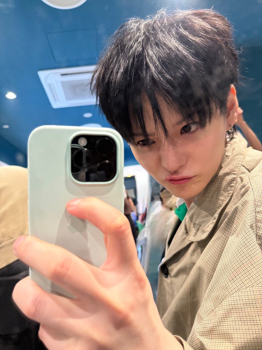 Yoshi. #Sk8erBoiYoshiDay tweet media