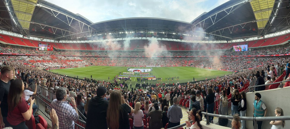 BWinkett's tweet photo. @StanwayGeorgia @Lionesses @FCBfrauen Your amazing, was there last night and you did the best you can when you came on. Your my number one England player ❤️ https://t.co/643Z57g7hU