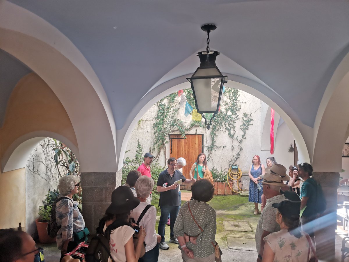 Avui hem visitat Tortellà, poble de tradició culleraire, tèxtil i musical. Ho hem fet de la mà de Santi Soler Simon, historiador d'arrels tortellanenques.
