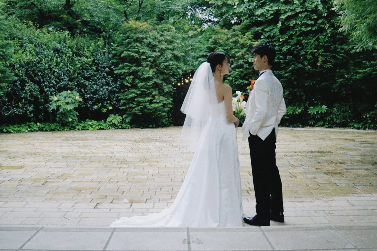 本日、雨風そして雷鳴轟くなか結婚式でした。