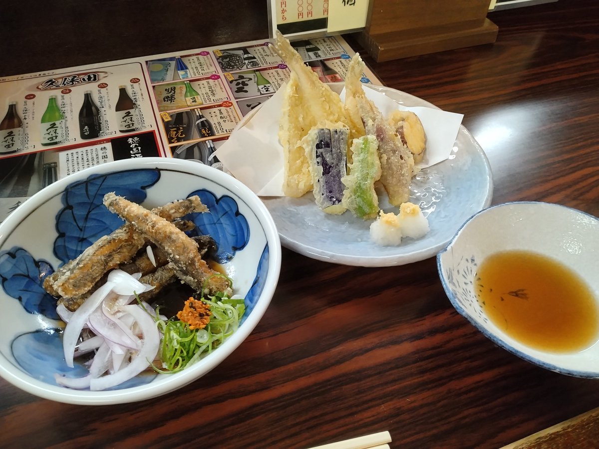お目当てのお店にやっと行けました。豊橋の「穂の国」。豊橋の日本酒が充実してて、人にオススメできる良い店です。お隣の常連さんとも仲良くしてもらえて、とても良い呑みでした。