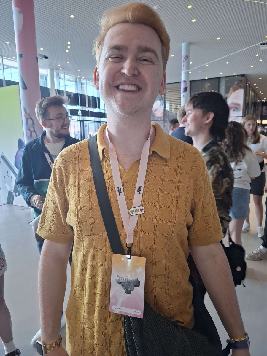 The pins I made got to the Life Series beans at Twitchcon! 💚💛❤️