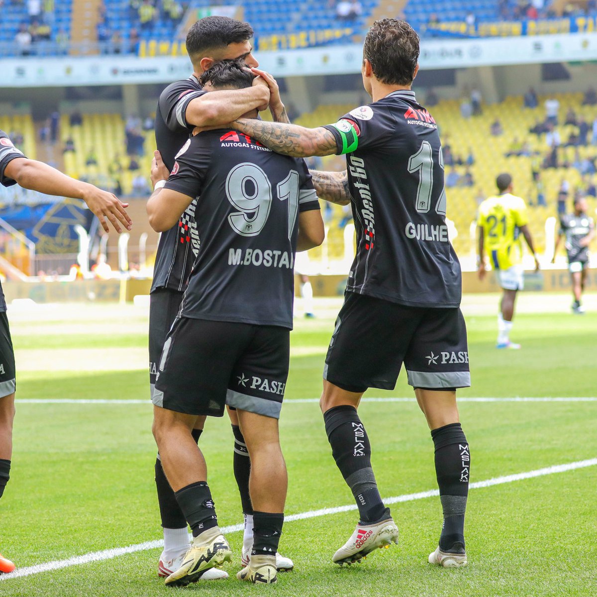 📸 İlk yarıdan kareler! #FBvKNY
