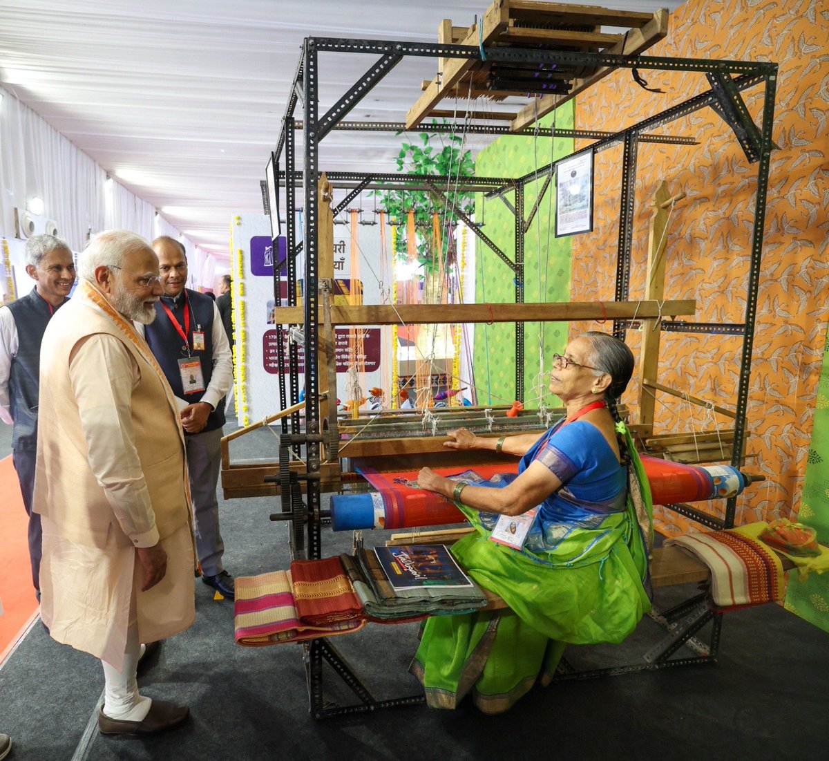 narendramodi's tweet photo. भोपाल की प्रदर्शनी में लोकमाता देवी अहिल्याबाई होल्कर के जीवन से जुड़ी जानकारियां अत्यंत प्रेरित करने वाली हैं। https://t.co/iMu2QvZCh0