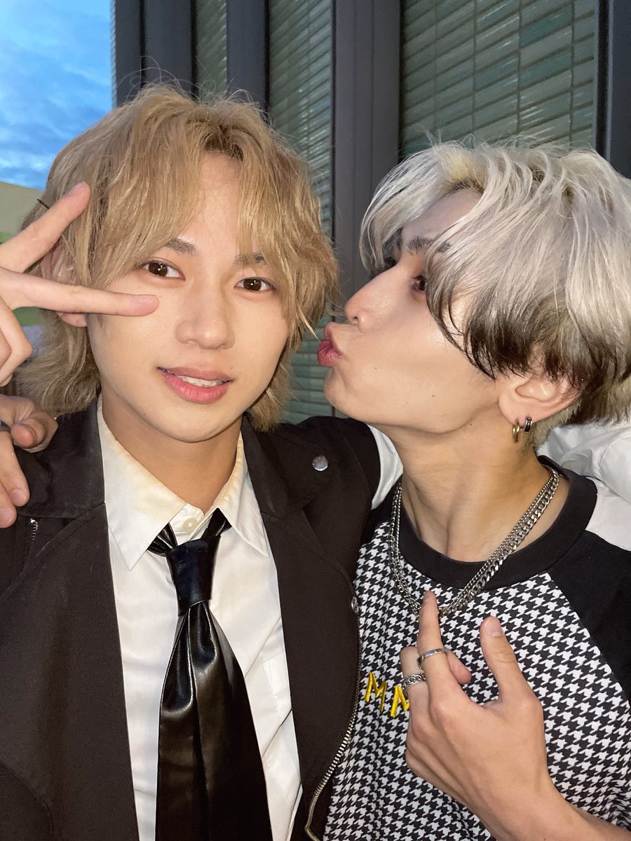 ミント神戸合同インストアありがとう😊

　風強すぎて、久々に未来の追い風感じたぜ。ふぅー🌬️

　明日関西4Days最終日「AKITE」楽しみにしててね✌️

<a href="/JH_WAN_/">WAN</a> 大好きな🐶と久々にちゃんと写真🤳