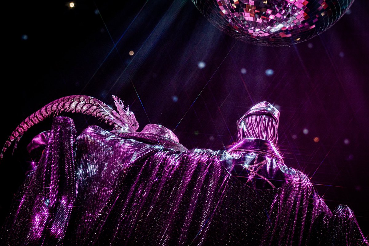 kylieminogue's tweet photo. Nottingham was PHENOMENAL!! ❤️ Birmingham see you tonight!!⚡️⚡️⚡️ https://t.co/bwNpsMCYDQ