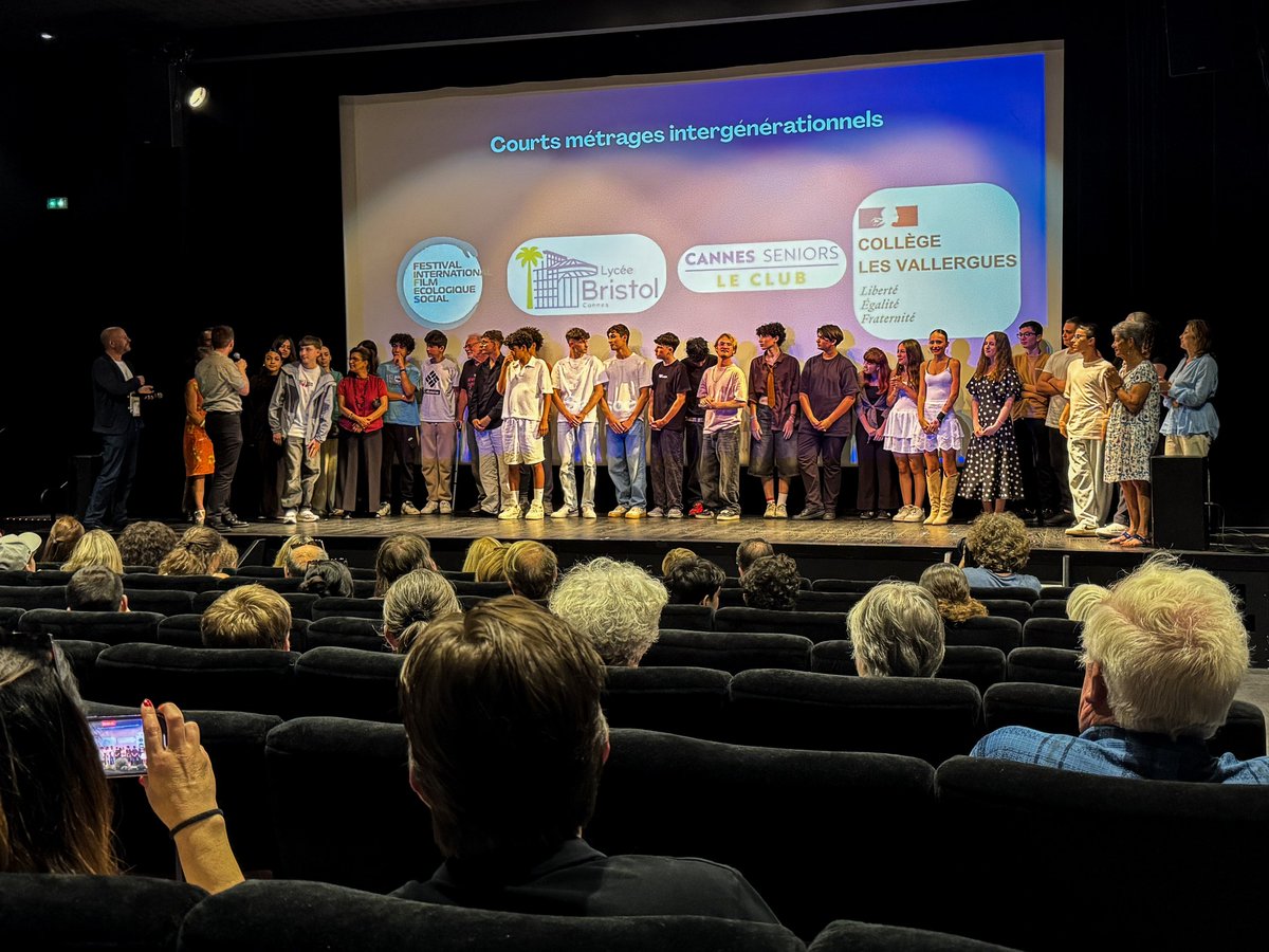 LyceeBristol's tweet photo. Réalisés en collaboration avec le Collège Les Vallergues et Cannes Seniors Le Club dans le cadre des cordées de la réussite. Vous pouvez (re)visionner ce travail intergénérationnel absolument réjouissant !
https://t.co/Kehxv2GCbv

@CdiVallergues @csleclub @AcademieNice 
#fifes https://t.co/TMdNVNhyRA
