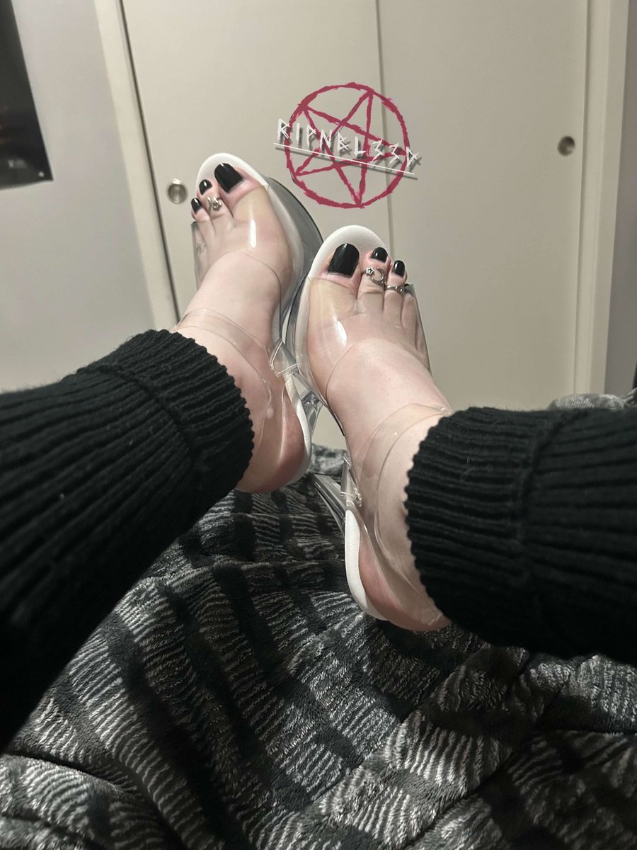 RipNBl33d's tweet photo. Come to me with alllll the important woman in your life😚

I needa show them how fucking pathetic you are, they should see how hard you fall for me 😝

And maybe just maybe they can help deepen your pathetic addiction to me 🥰 https://t.co/fW9gT8k18Z