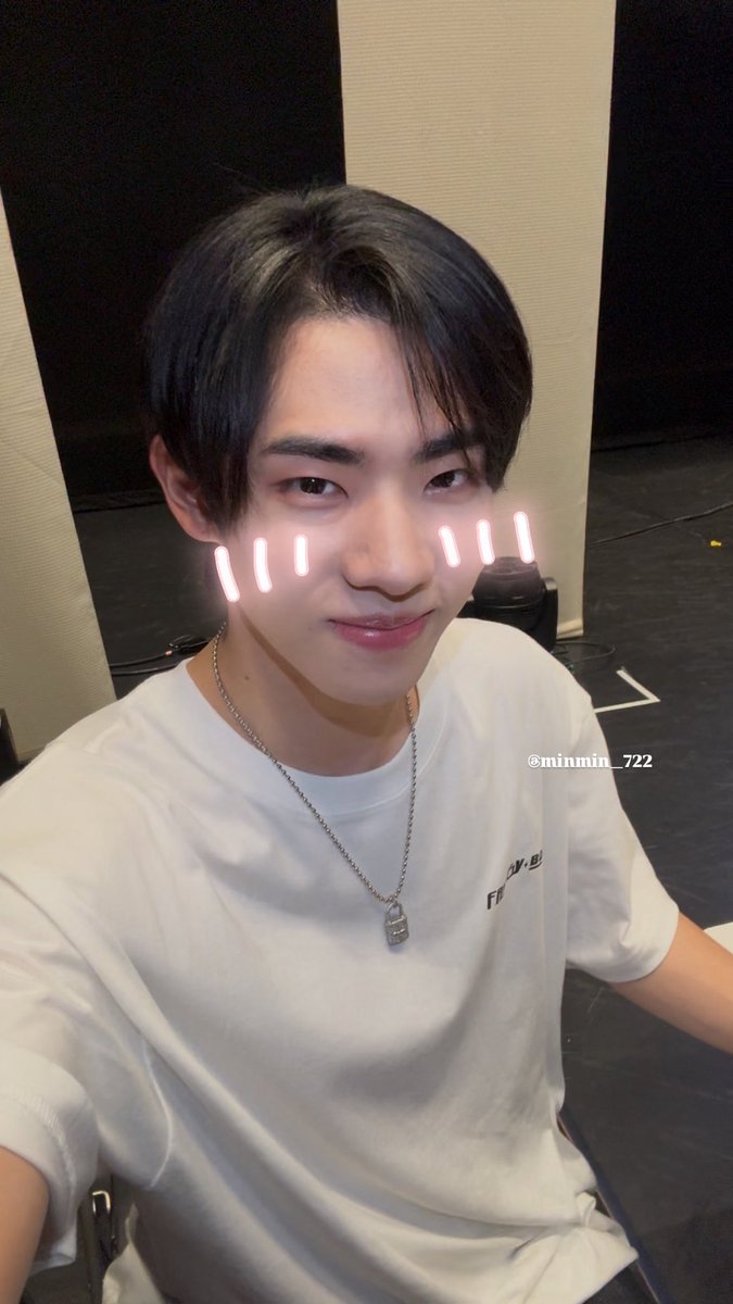 minmin__722's tweet photo. 250530 FANTASYBOYS パンボ ファンコン 動画メッセージ ミンソ レポ

夜公演でミンソが「結婚しましょ〜‼︎」と言って去っていったから僭越ながらプロポーズしてもらいました💍✨

自分で言ったセリフに照れちゃうミンソ可愛すぎ🫶🏻

#FANTASYBOYS #판타지보이즈 #강민서 #KANGMINSEO #カンミンソ https://t.co/sshu3z1uSa