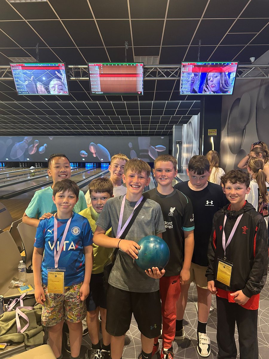 MonsieurFarrell's tweet photo. And now a bit more team-building at le bowling! 🇫🇷🎳 #PHSFrenchtrip25 https://t.co/CKO9LRp3dj